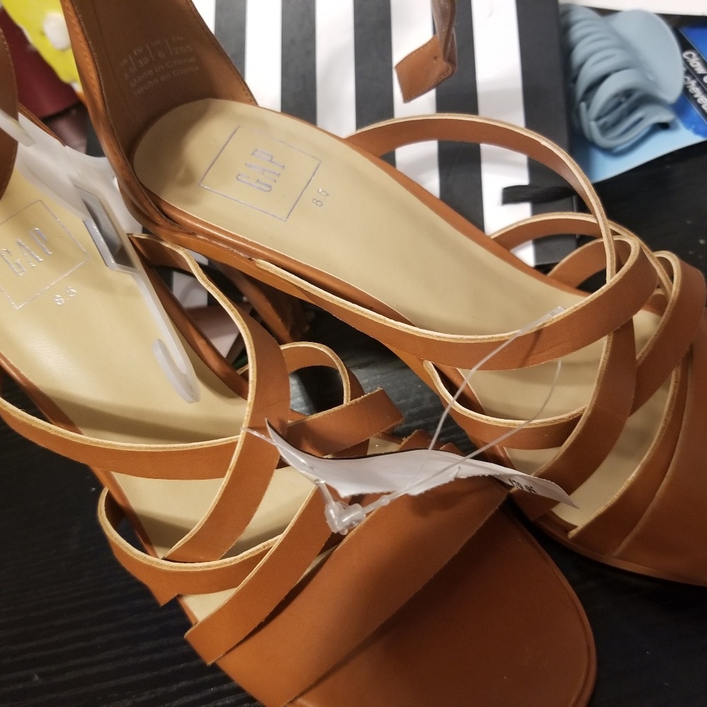 Gap shoes 8.5